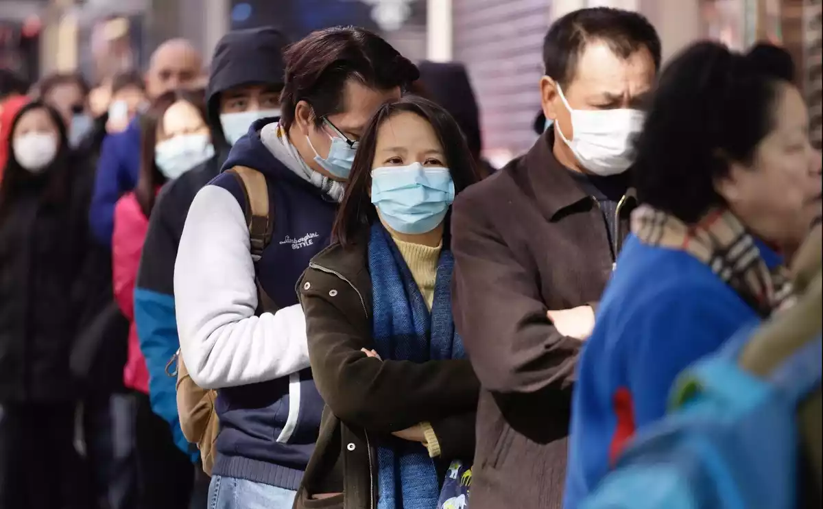 Xinesos amb màscares per prevenir el coronavirus de Wuhan el 30 de gener de 2020