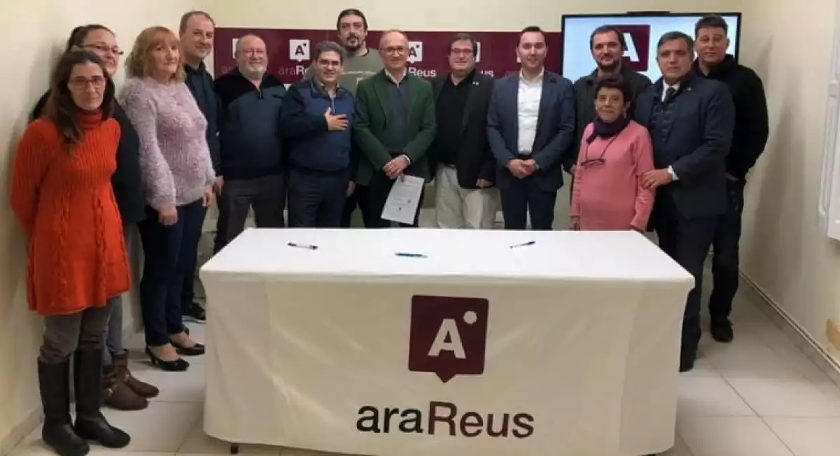 L'acte de constitució dels consells locals d'Ara a la Bisbal del Penedès, Sabadell i Cambrils.
