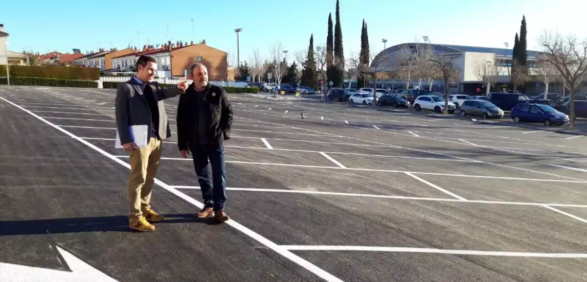 Francesc Anguela, regidor de Mobilitat, i el tinent d'alcalde, Jordi Cartanyà, de visita a les obres de l'aparcament del Fornàs.