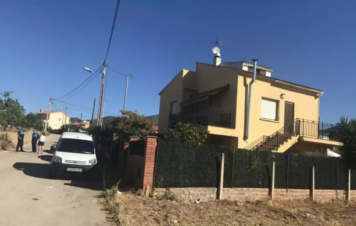 Imatge de la casa de la dona al carrer d'Almeria de la Bisbal del Penedès, el juliol de 2017.