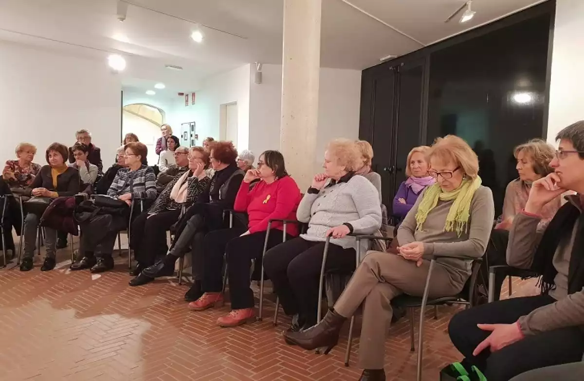 Imatge del Club de Lectura de la Biblioteca Terra Baixa del Vendrell.