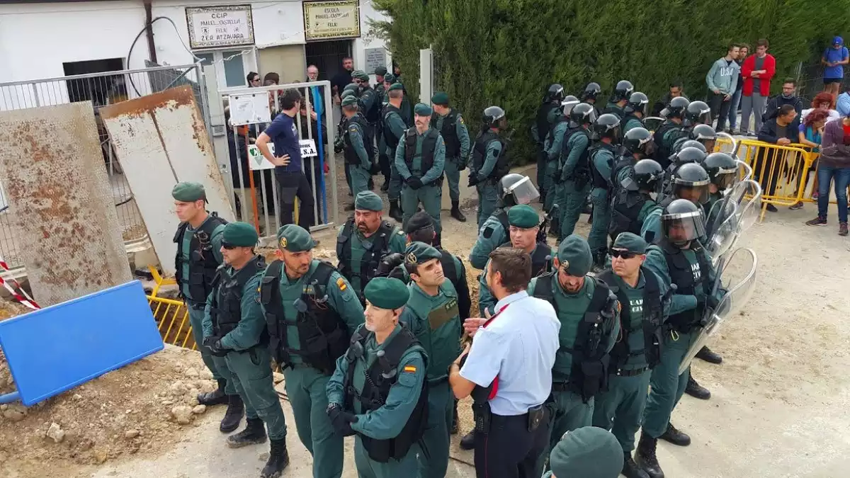 Moment de la càrrega policial a Vilabella.