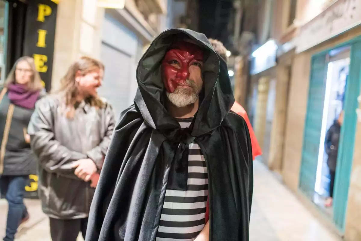 Les imatges de la Rua Mortuòria i la Crema de sa majestat del Carnaval de Reus 2019