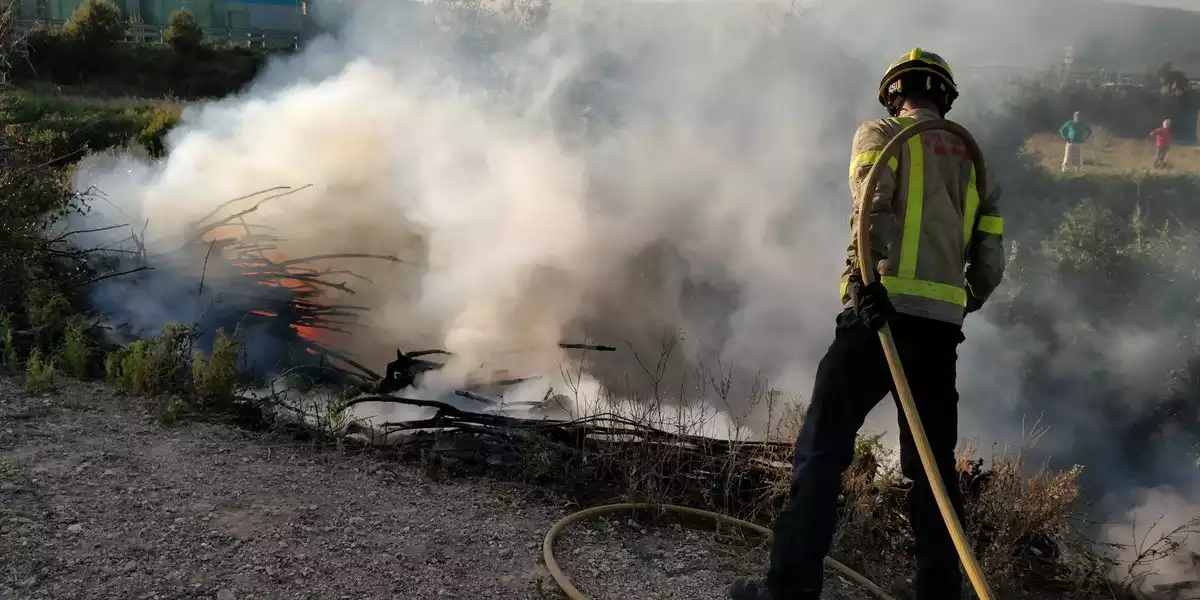 Imatge de l'incendi forestal a l'Albiol