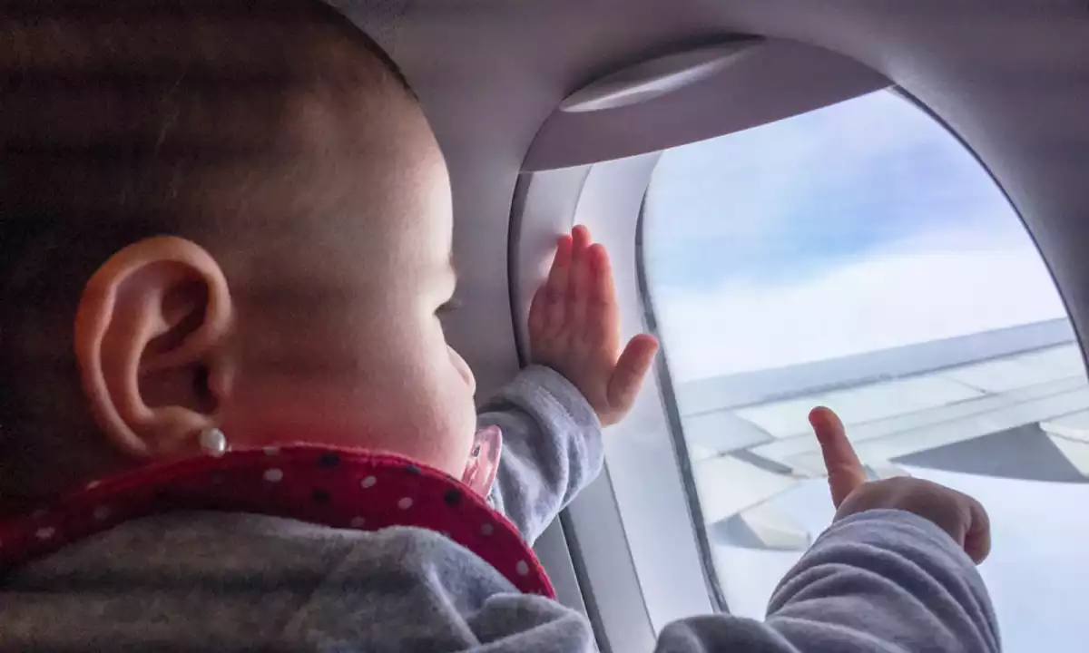 Bebè en un avió.