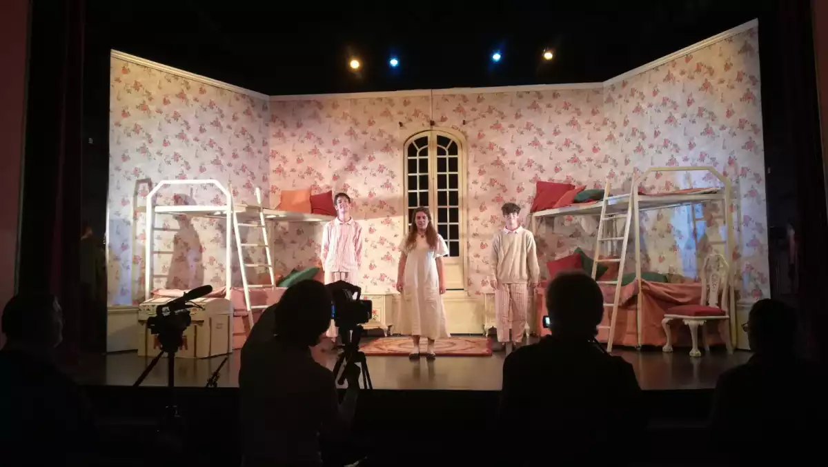 Imatge d'un assaig de 'Peter Pan' al Teatre Principal de Valls