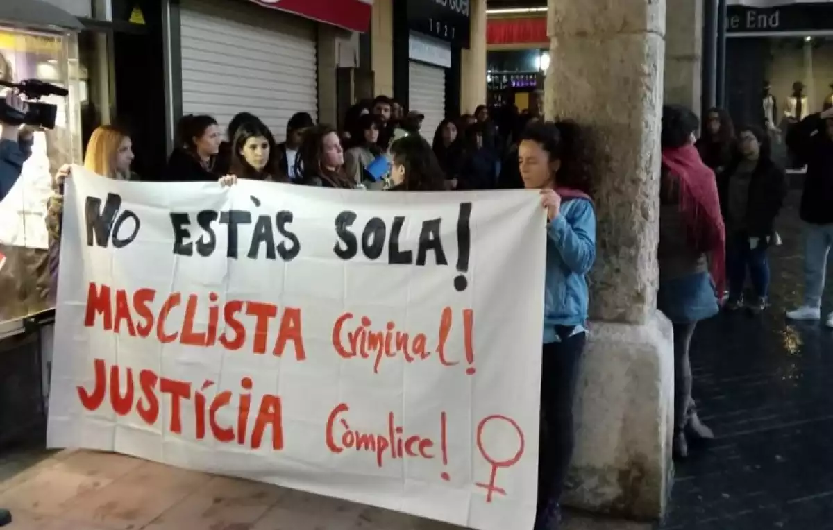 L'acte de protesta per el suposat cas d'agressió sexual al Vendrell.