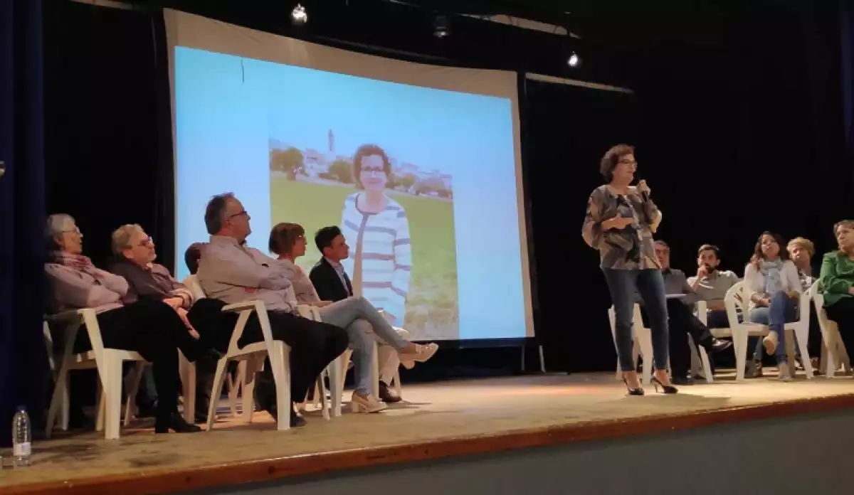 Agnès Ferré presentant la candidatura Compromís amb la Bisbal.