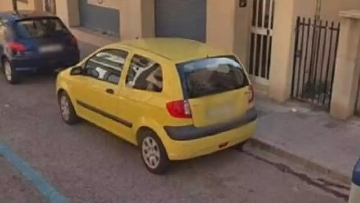 Imatge del cotxe robat al barri de Torreforta la nit d'aquest dissabte