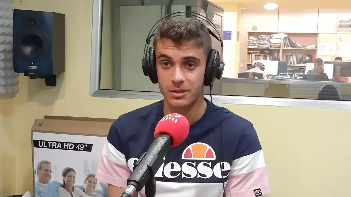 Pol Prats durant l'entrevista a Tarragona Ràdio