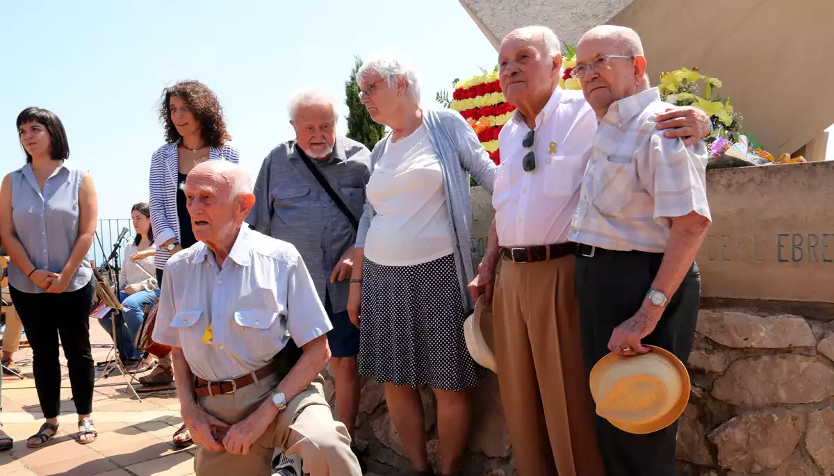 Els quatre supervivents de la Batalla de l'Ebre i la Guerra Civil espanyola que han participat a l'homenatge.