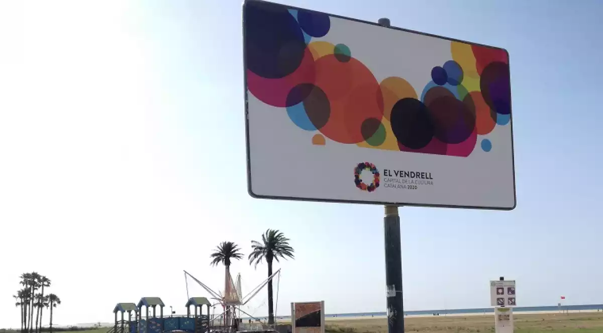 Un dels cartells que promociona el Vendrell com a Capital de la Cultura Catalana 2020.