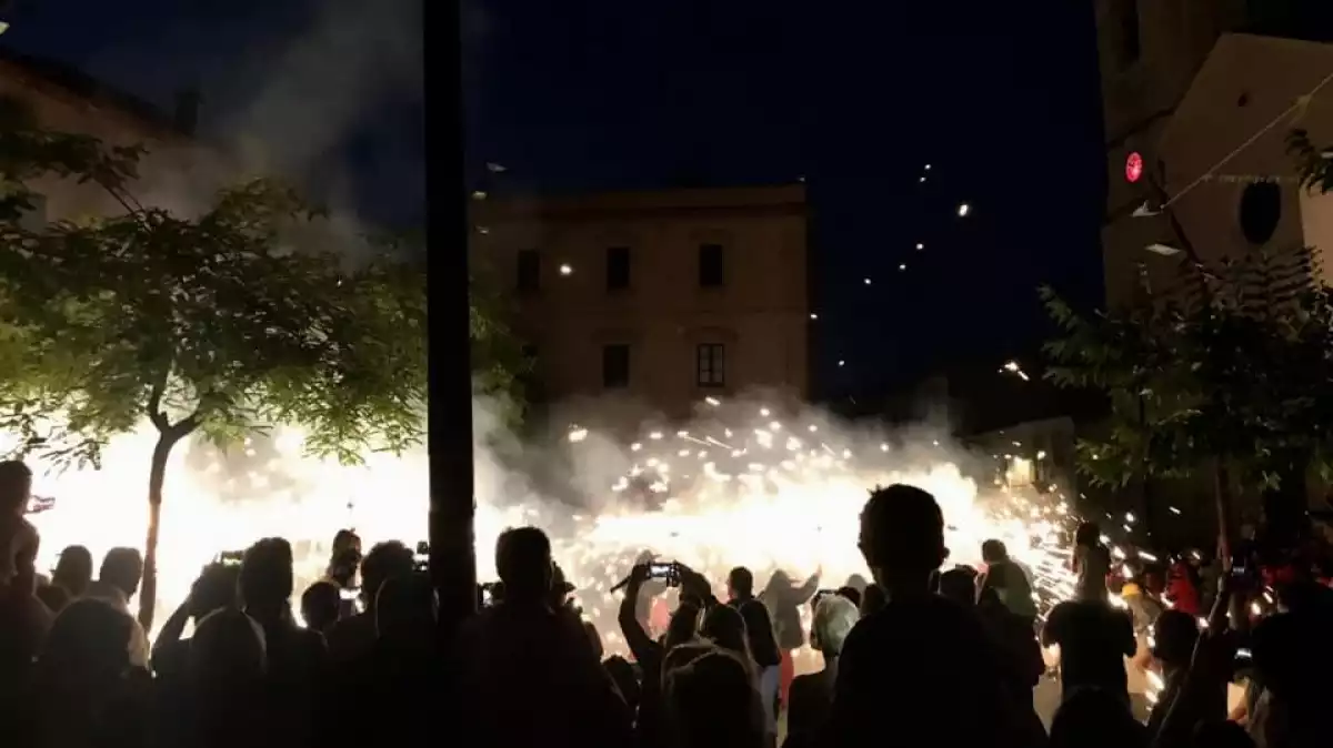 Un home, ferit en caure-li la resta d'un coet a la Festa Major de Calafell