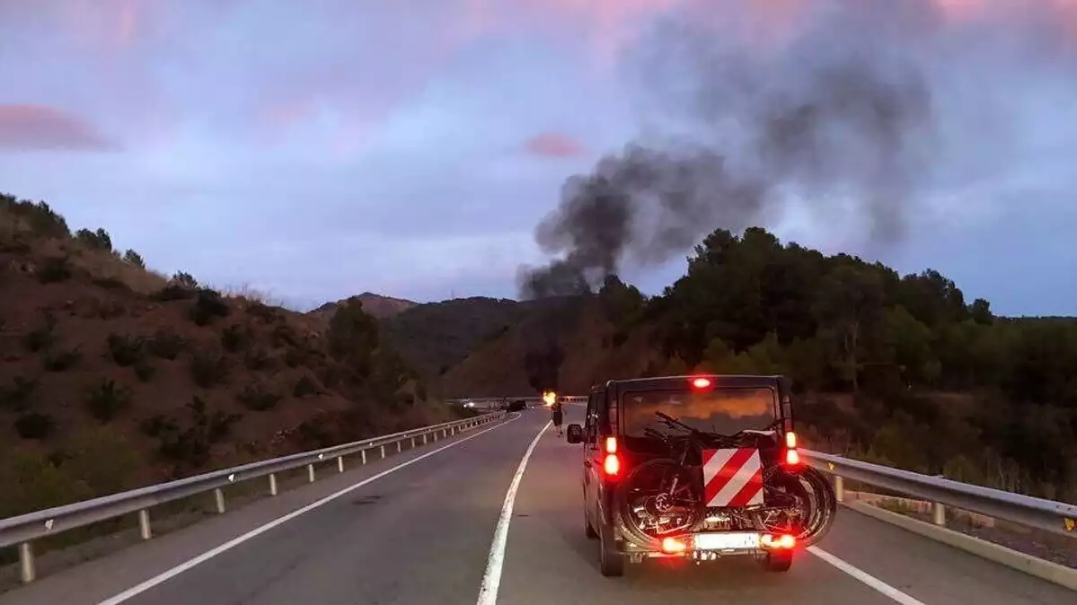 Imatge de l'accident a l'N-420 a Riudecols on un motorista ha perdut la vida
