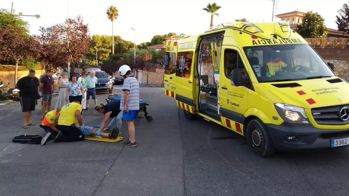 Imatge de l'accident amb un motorista ferit a Tarragona