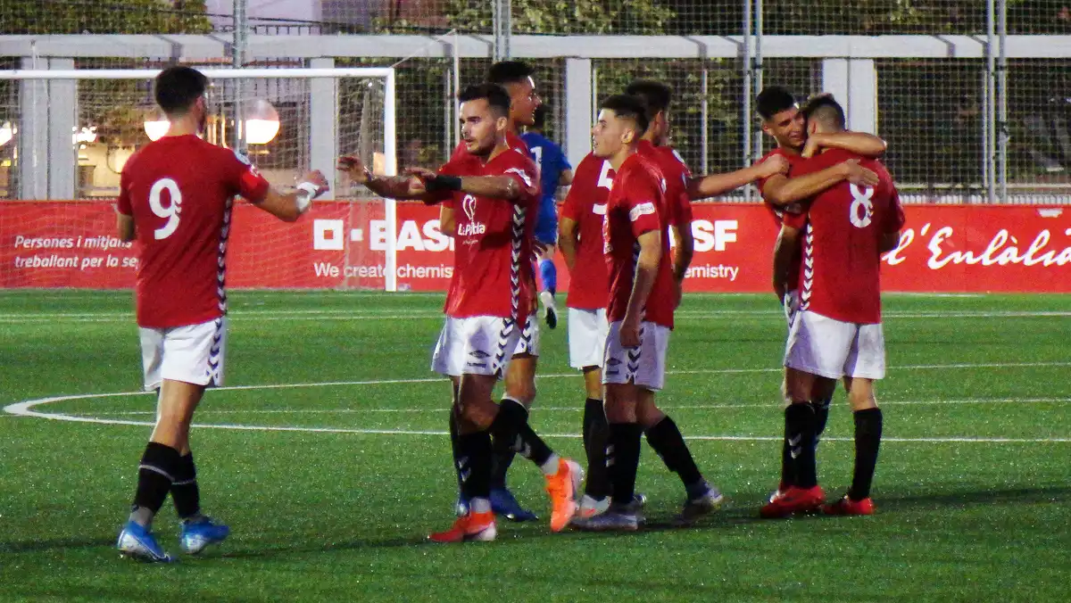 El CF Pobla celebra el gol del triomf