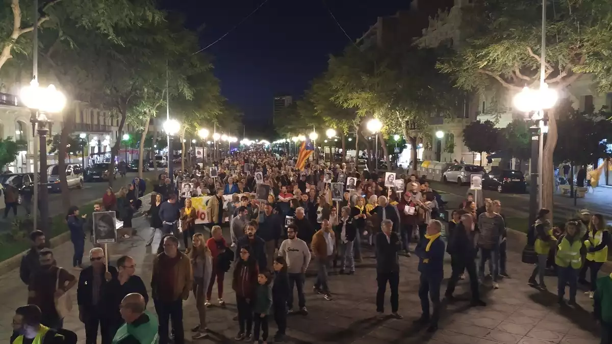 Imatge dels manifestants, al Balcó del Mediterrani
