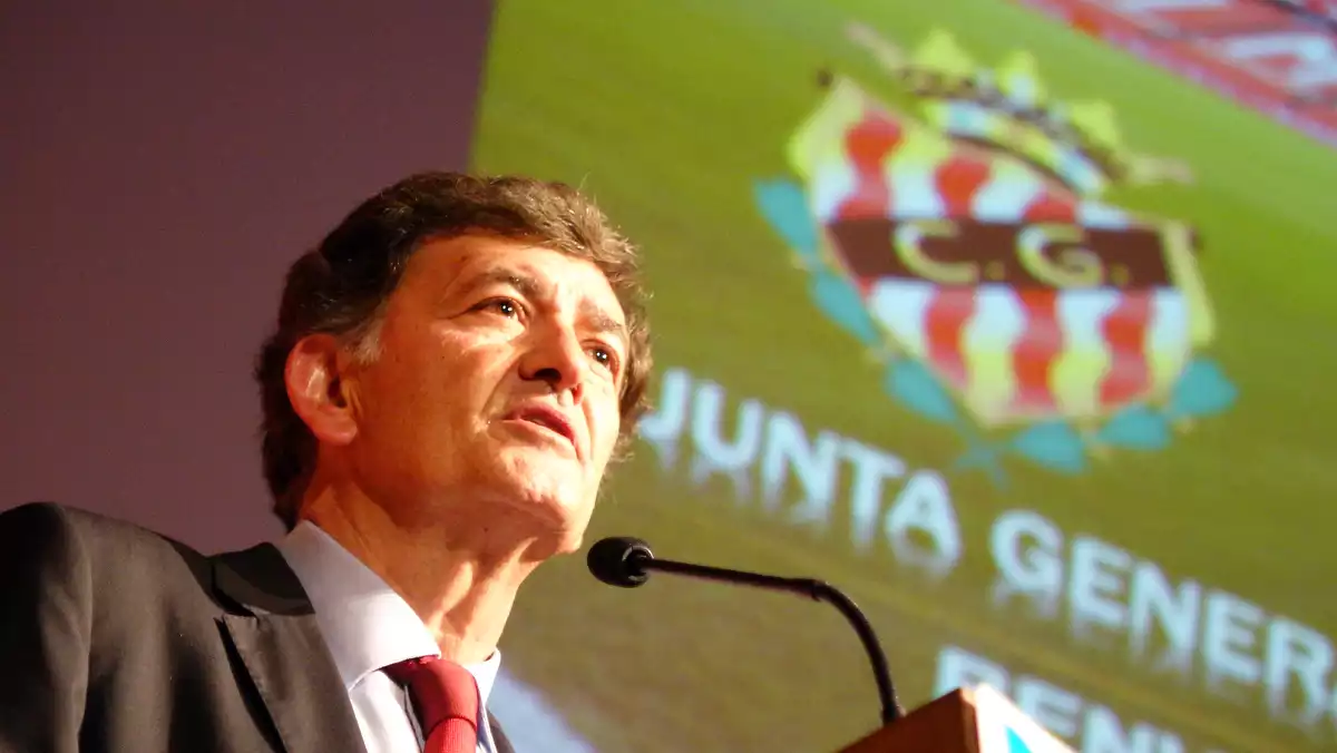 Josep Maria Andreu donant explicacions als petits accionistes