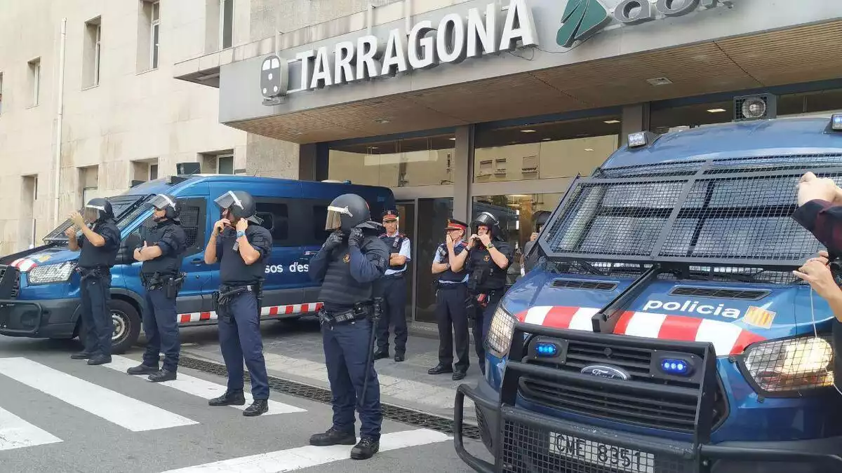 Mossos tallen entrada renfe manifestació sentència 1-O Tarragona