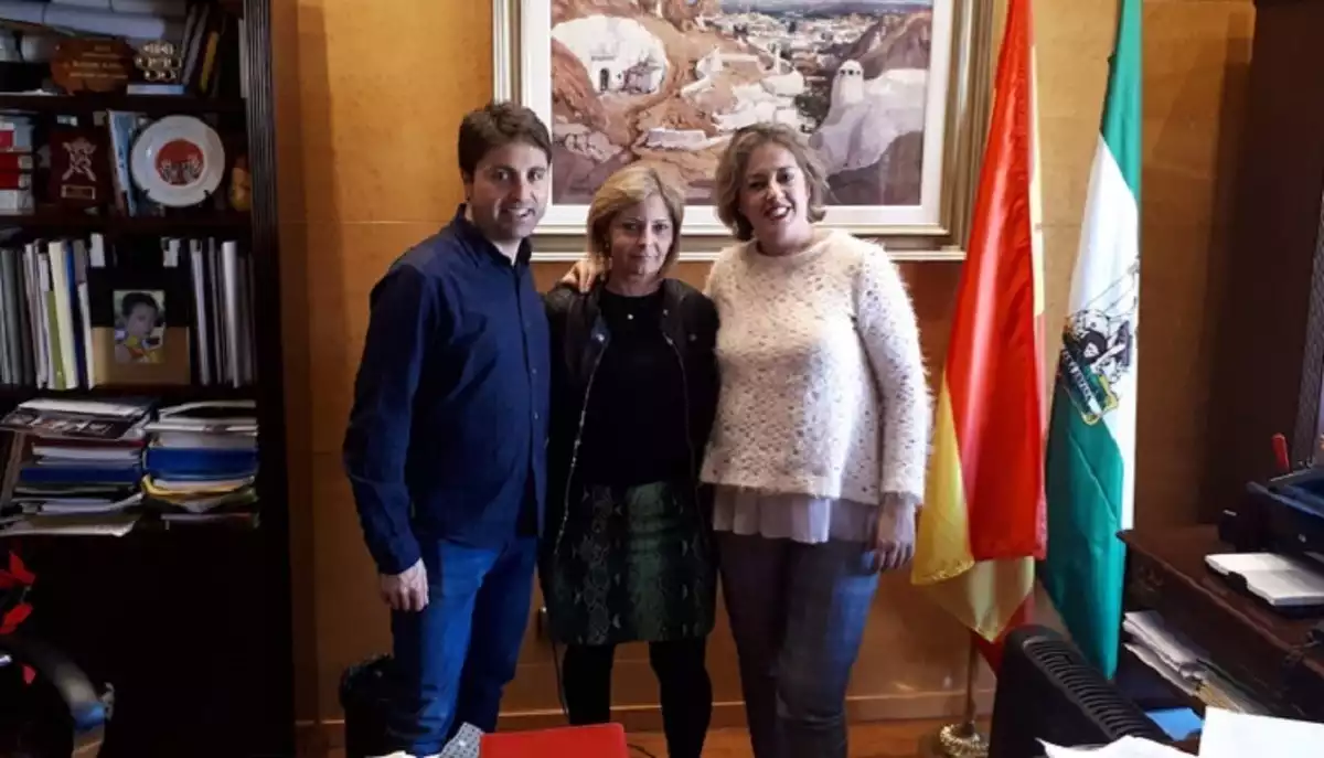 Sònia Magrané, regidora de l'Arboç, amb representants de l'Ajuntament de Guadix.