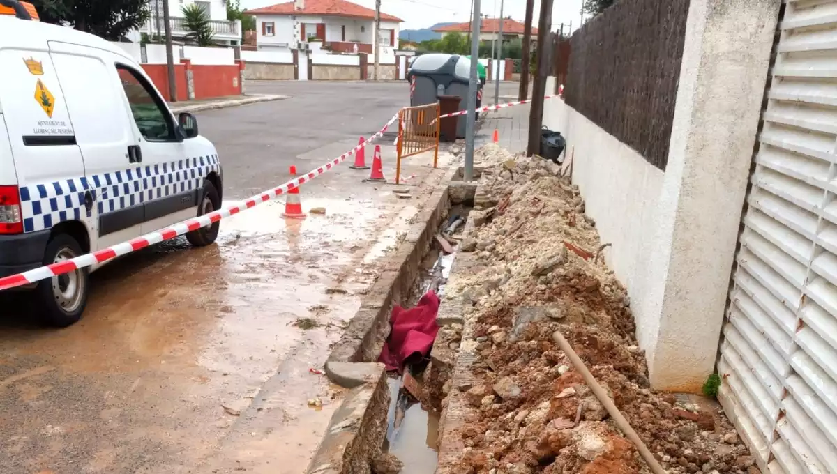 Alguns dels treballs de reparació de la xarxa d'aigua que s'han fet a Llorenç del Penedès.