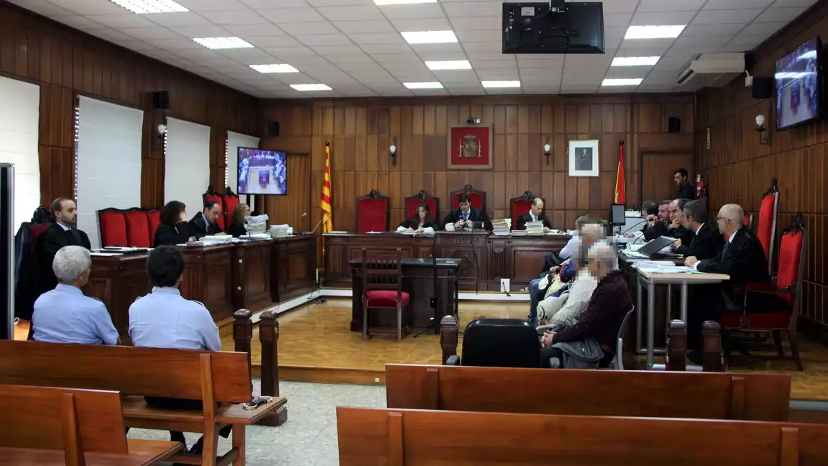 La sala de vistes de l'Audiència de Tarragona on es fa el judici als membres d’una xarxa d’abús de menors i pornografia infantil destapada a Tortosa