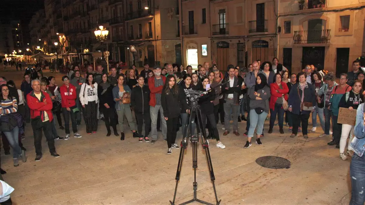 Prop d’un centenar de persones es concentren a Tarragona per rebutjar les agressions sexuals i feminicidis