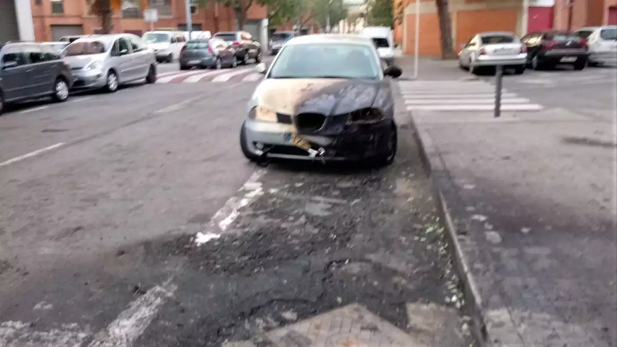 Tornen a cremar contenidors de matinada al barri de Mas Pellicer