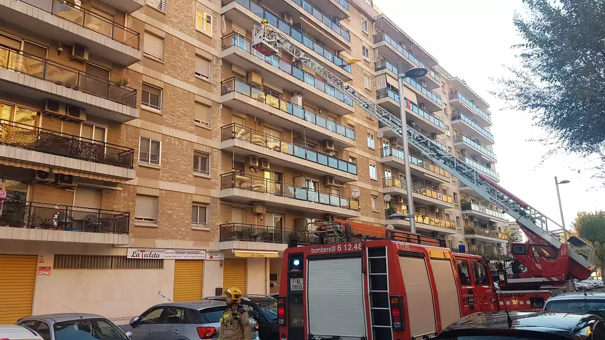Els Bombers de la Generalitat en un carrer de Tarragona