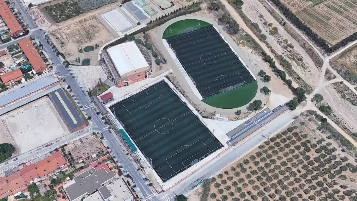 Imatge aèria dels dos camps de futbol de gespa artificial de Riudoms