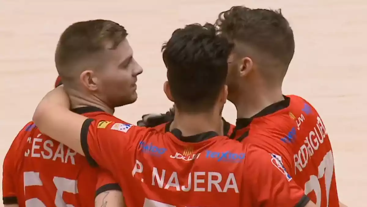 Carballeira, Najera i Rodríguez celebren un dels gols