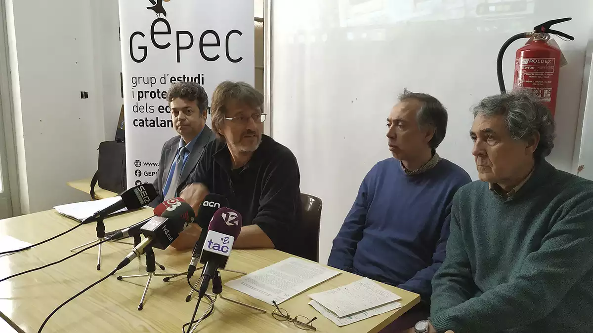 Albert Calduc, Xavier Jiménez, Joan Ramon Mendo i Joan Maria Forcadell durant la roda de premsa
