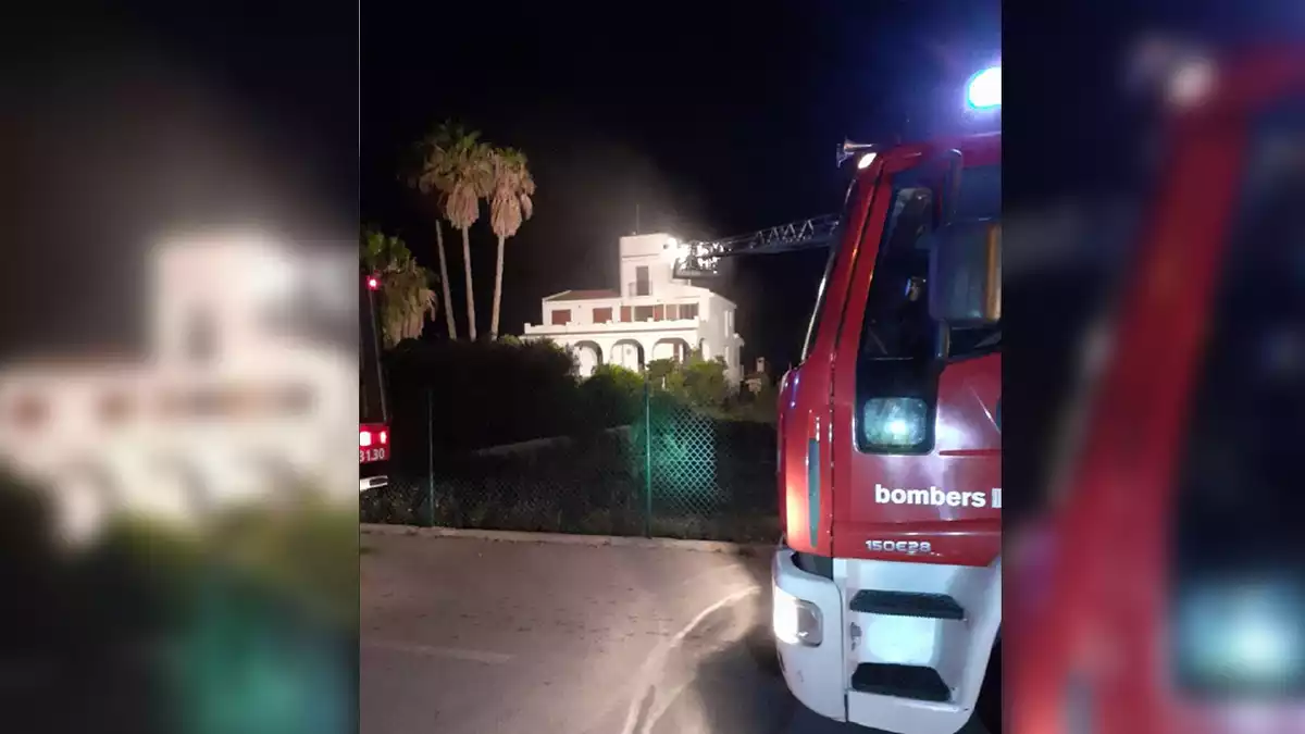 Imatge de l'incendi a les Cases d'Alacanar