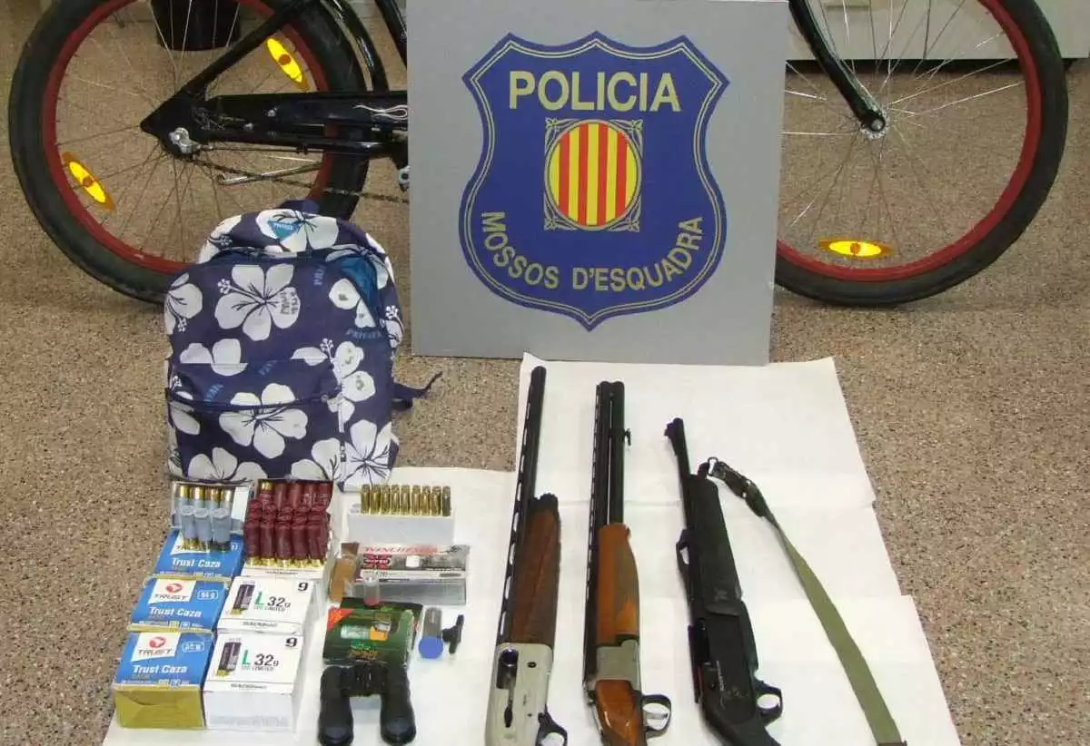 Armes i altres objectes robats a Calafell.