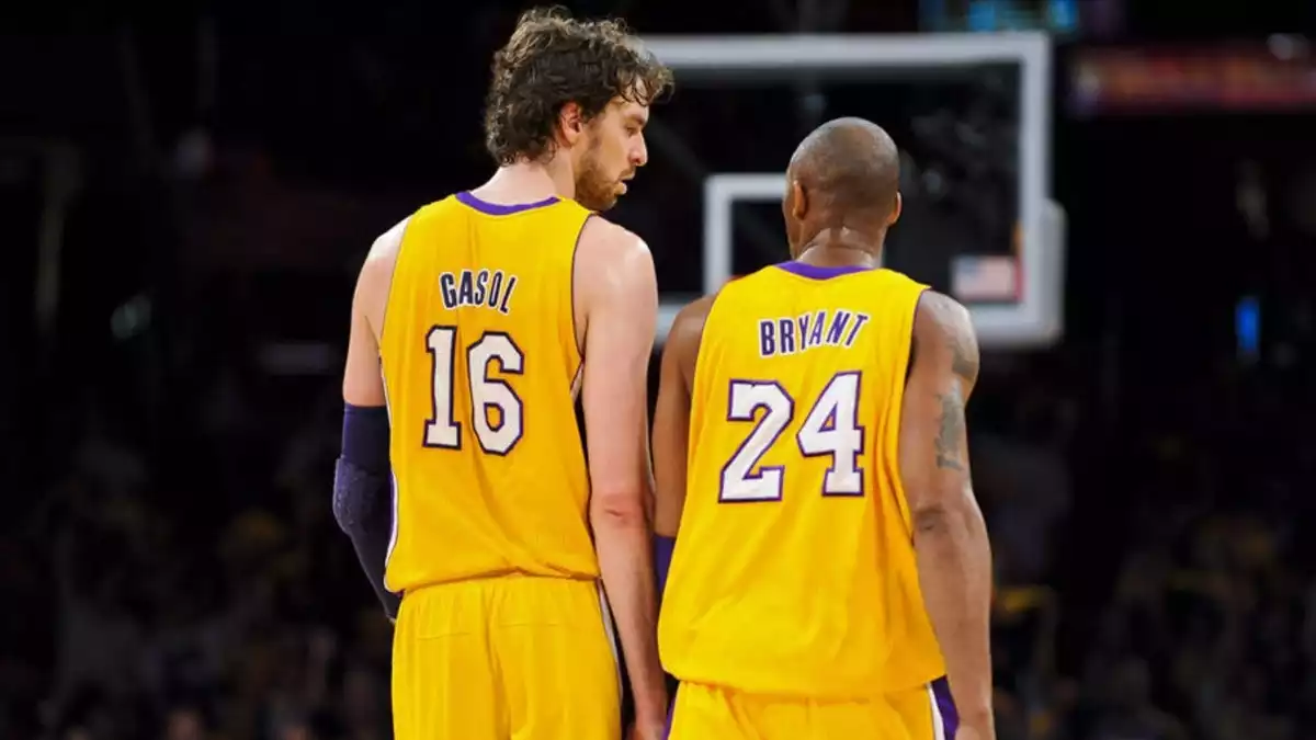 Pau Gasol i Kobe Bryant, durant un partit en l'etapa que van coincidir als Lakers