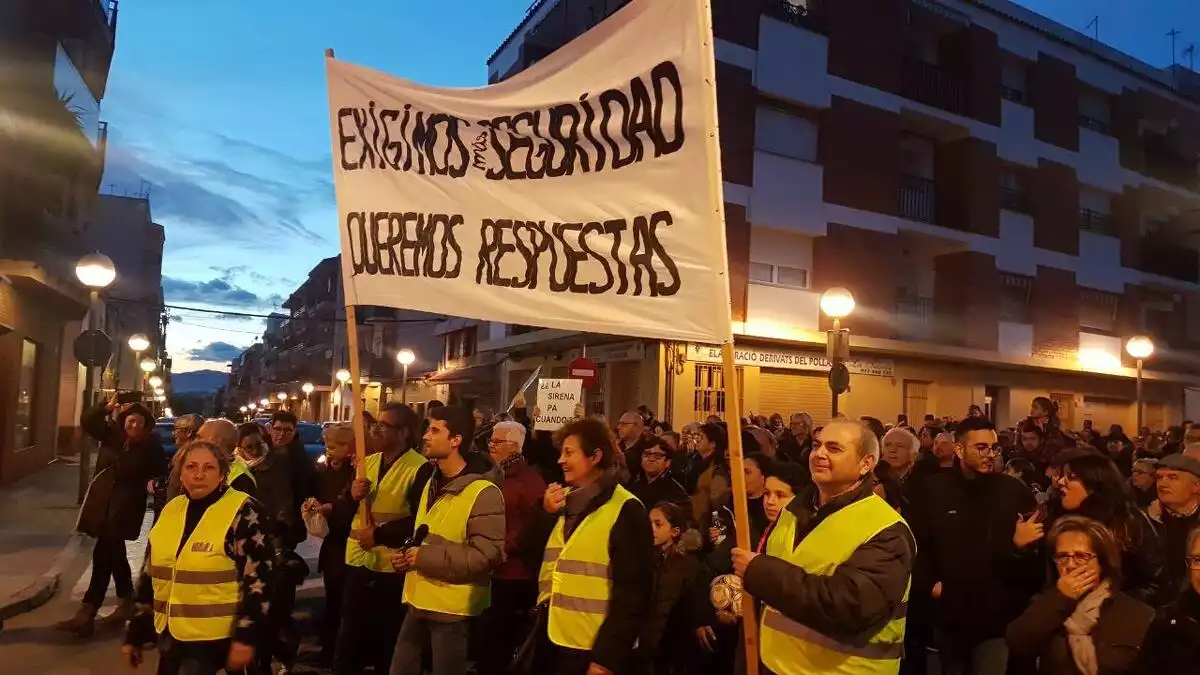 Manifestació pels carrers dels barris de Tarragona per exigir seguretat a les empreses químiques
