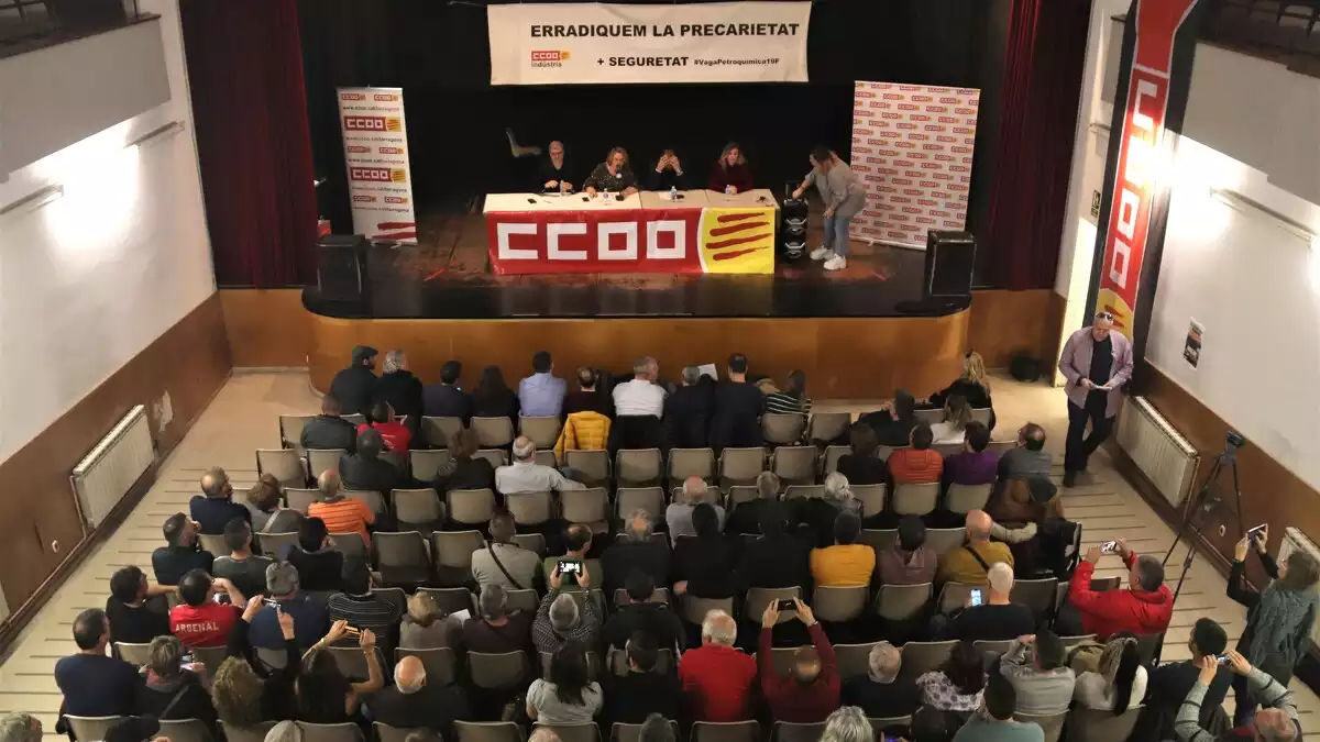 Pla general de l'assemblea de CCOO sobre la vaga a les empreses químiques prevista pel 19 de febrer, celebrada al centre cívic de Torreforta el 10 de febrer del 2020.