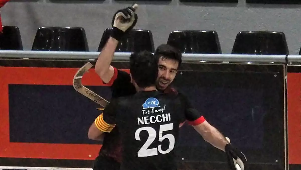 Necchi i Fernández s'abracen en el 4 a 1 que encarrilava el triomf
