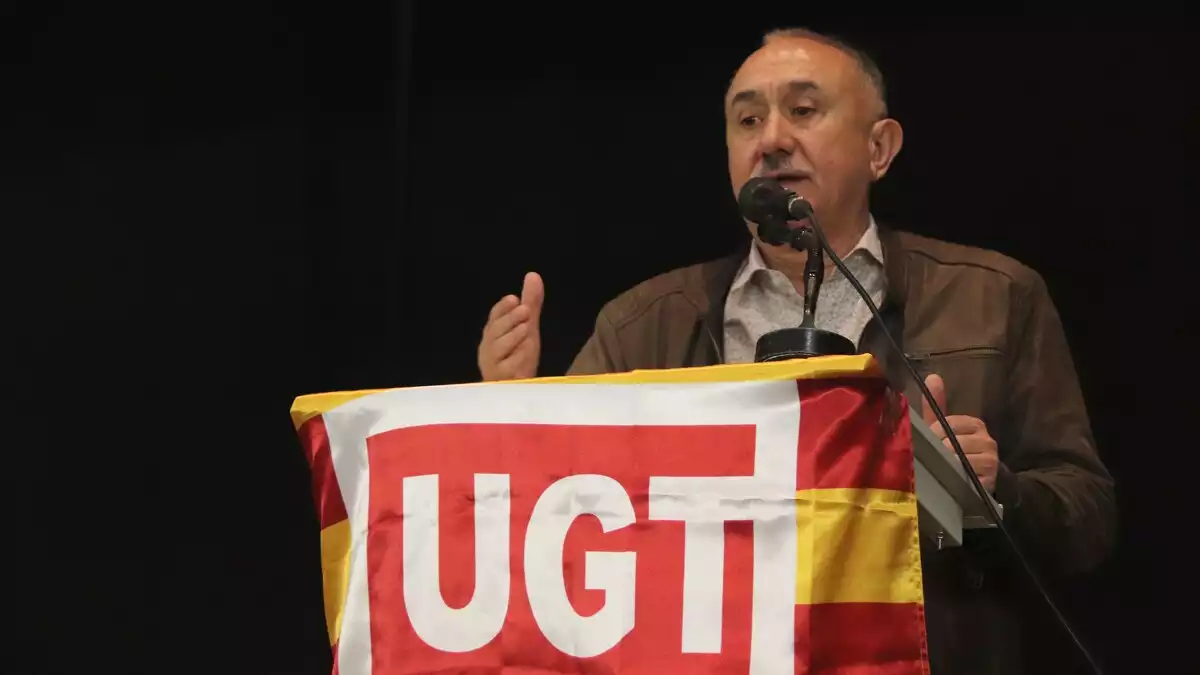 Pla mitjà del secretari general d'UGT, Josep Maria Álvarez, durant la seva intervenció en l'assemblea celebrada al centre cívic de Torreforta per preparar la vaga al sector químic de Tarragona, l'11 de febrer del 2020