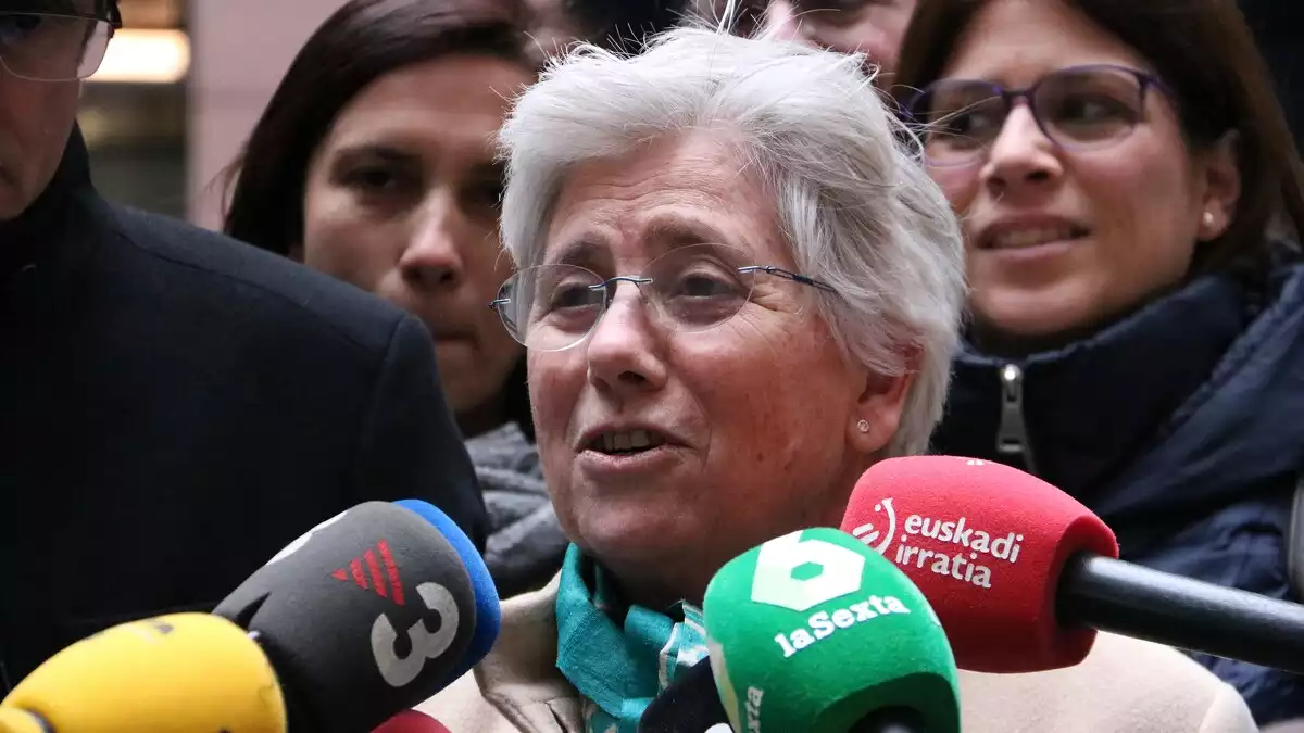 L'eurodiputada Clara Ponsatí en una atenció als mitjans a la seva arribada a la seu del Parlament Europeu a Estrasburg, el 10 de febrer del 2020.