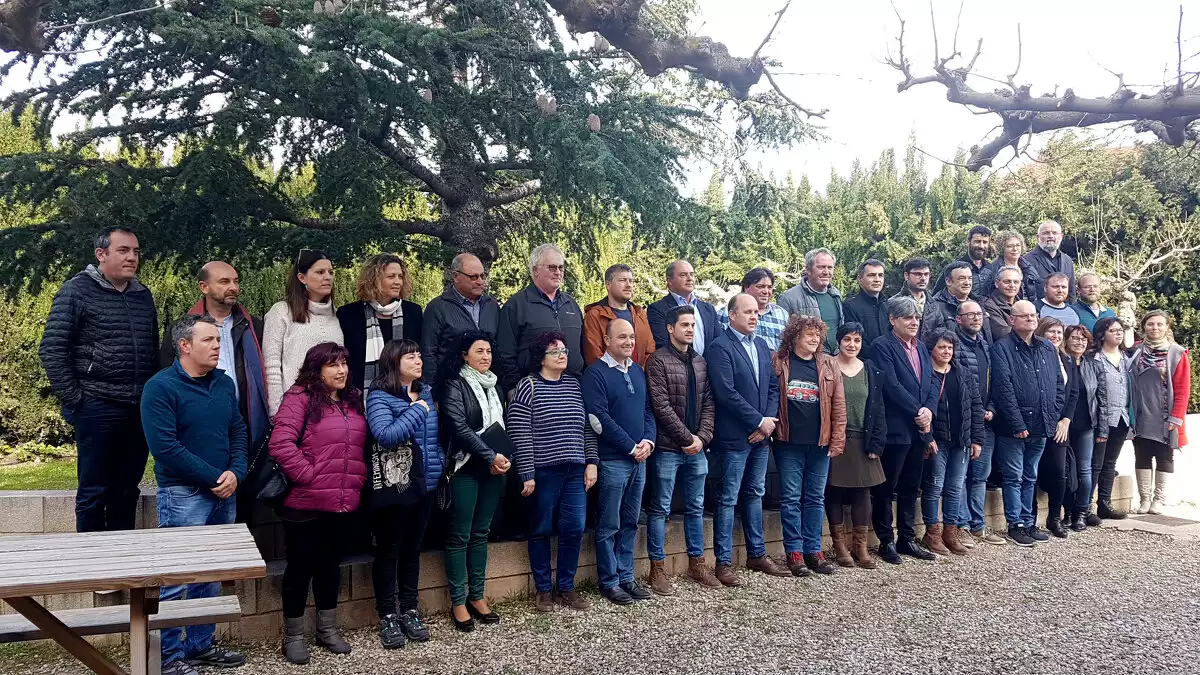 Pla conjunt dels signants de l'Acord Territorial per l'ocupació digna a la Terra Alta, l'11 de febrer de 2020.