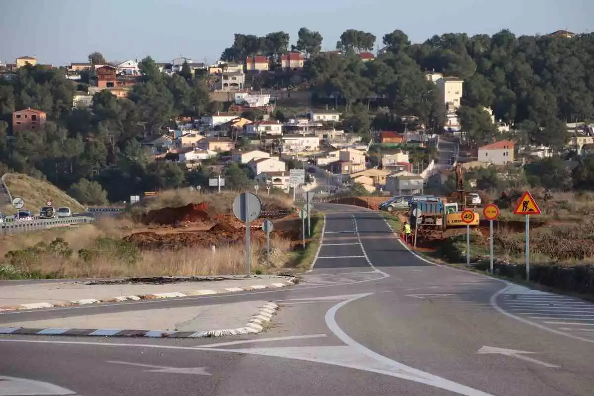 La C-51 a l'entrada de la Bisbal del Penedès.