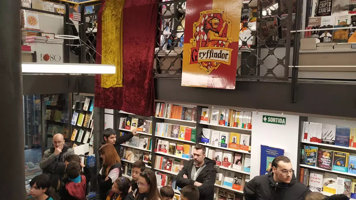 Llibreria Galatea celebrant la Harry Potter Book Night