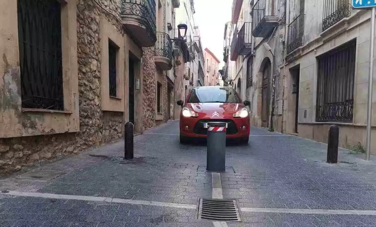 Pilones d'accés al nucli antic del Vendrell.