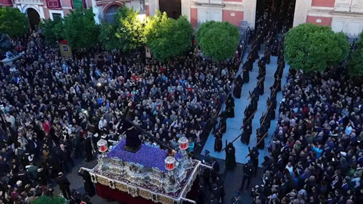 Imatge d'una processó de Setmana Santa de Sevilla