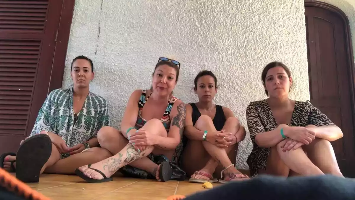 Imatge de quatre reusenques que es troben a Cuba sense saber si podran tornar a Espanya a causa del coronavirus