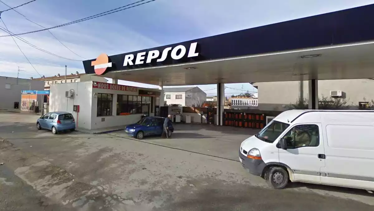 Benzinera Repsol ubicada a l'avinguda Goles de l'Ebre de Deltebre