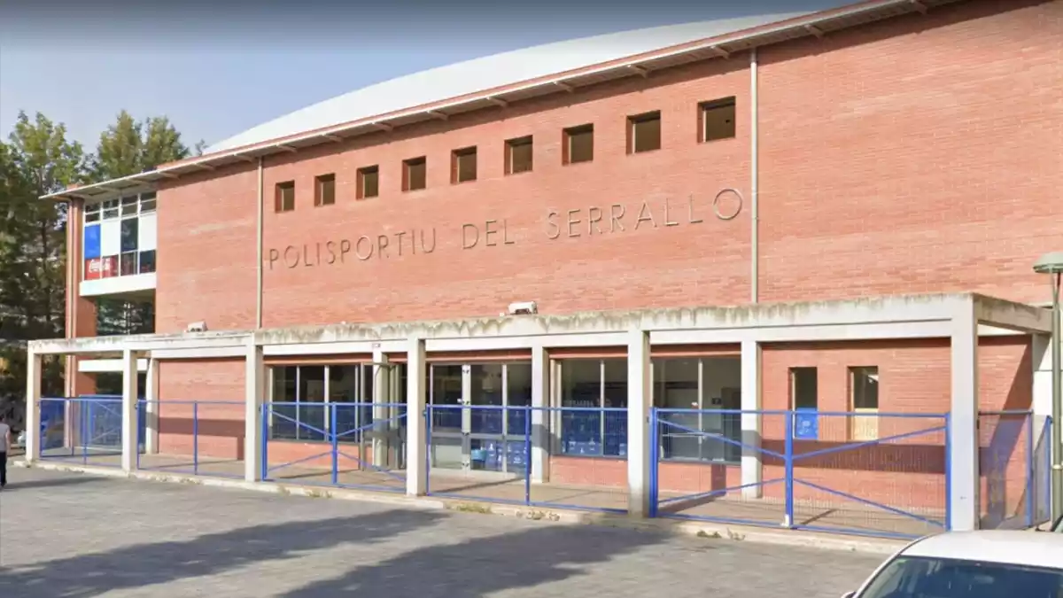 Imatge de la façana del pavelló municipal del Serrallo de Tarragona