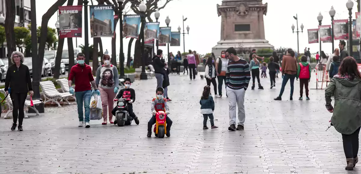 Els nens i nenes de Tarragona surten al carrer en confinament