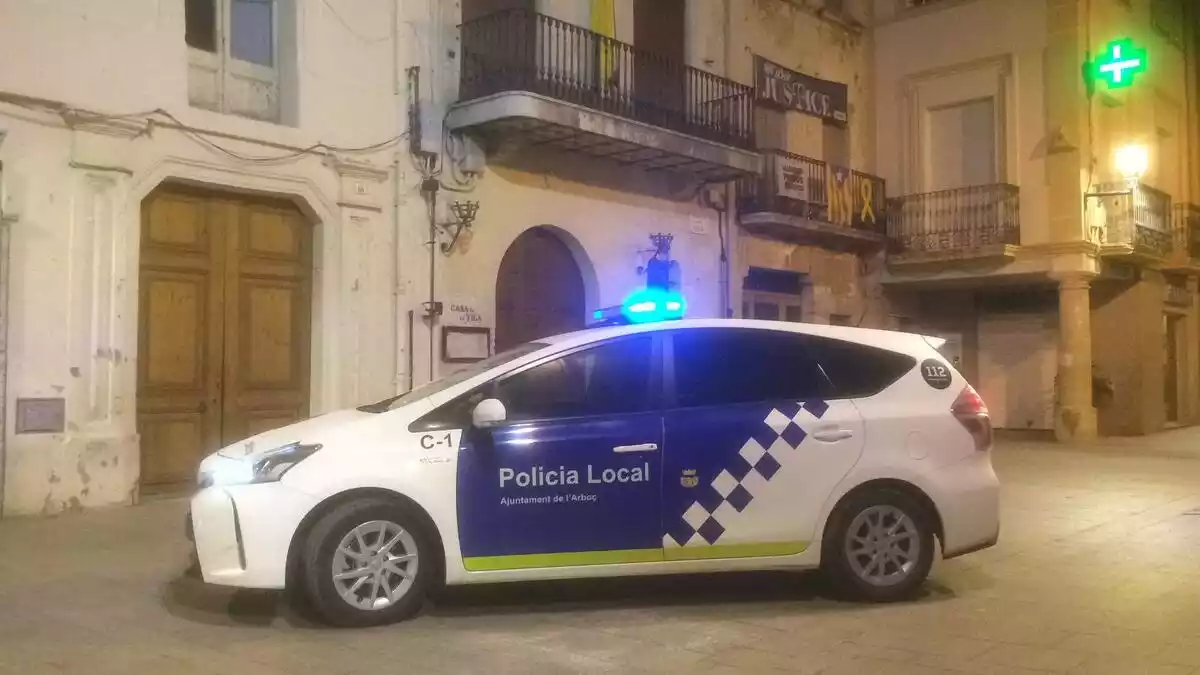 Imatge d'una patrulla de la Policia Local de l'Arboç